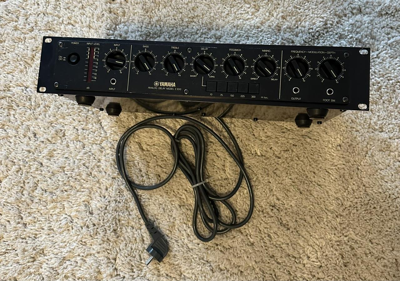 Yamaha analog delay model E1010