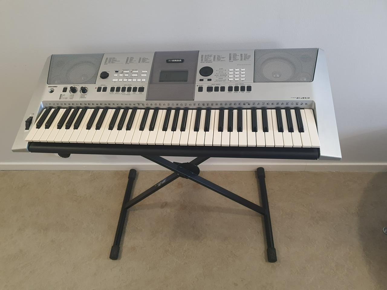  Yamaha PSRE413 Portable Keyb...