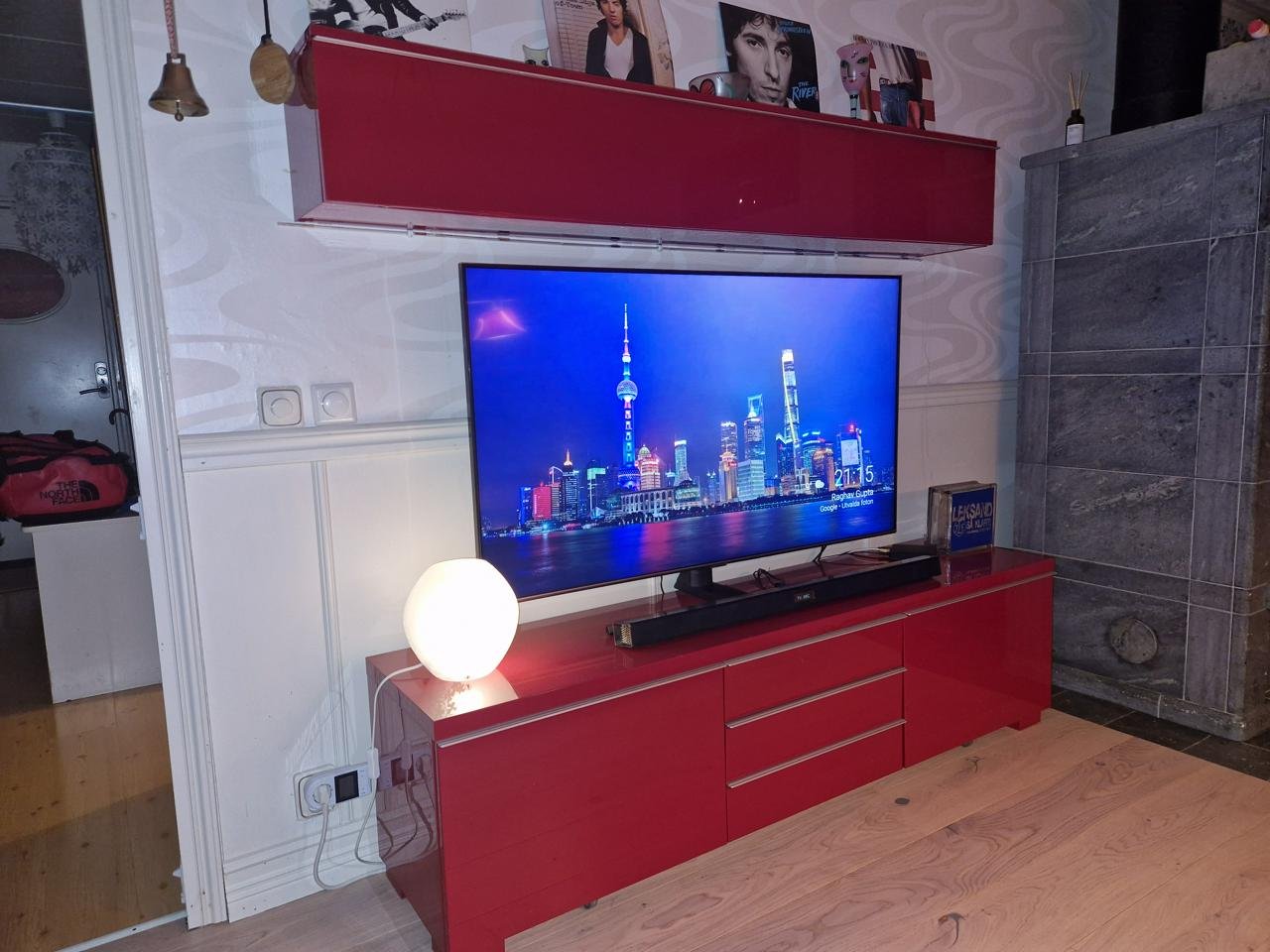 TV-bänk och väggskåp