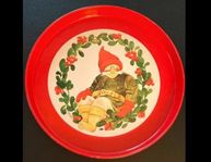 Sötaste brickan med skelögd tomte - design Lena Andersson