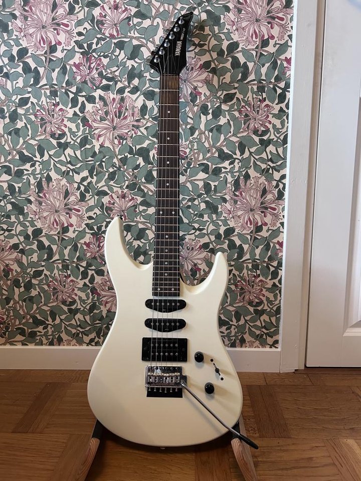 Yamaha RGX112 elgitarr