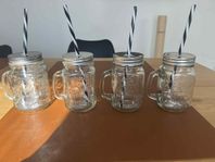 4 st. Dricksglas/Glasburkar med skruvlock och plastsugrör