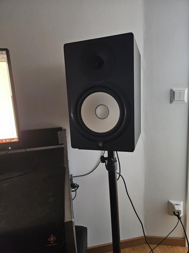 Yamaha HS8(par) med stativ