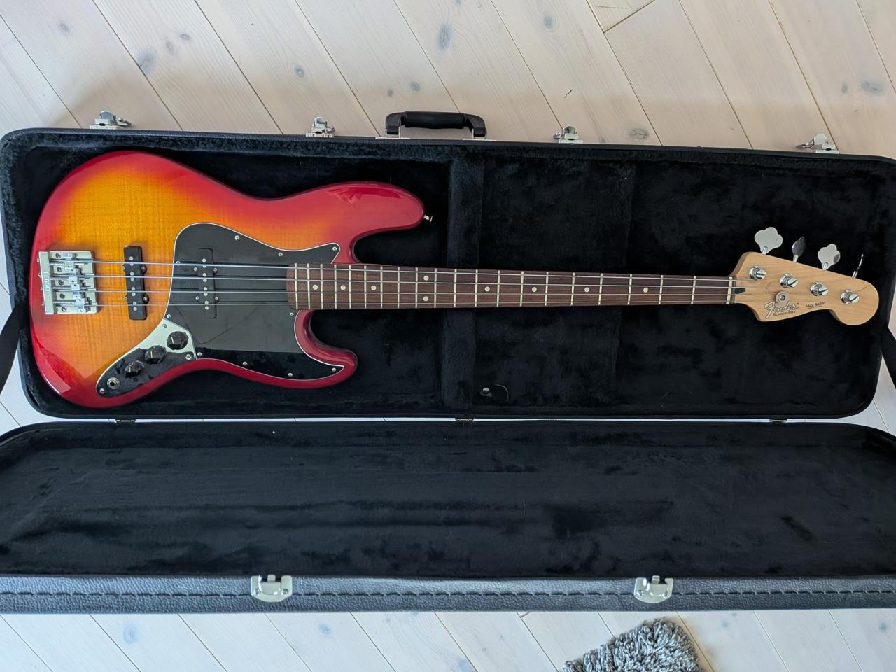 Fender Jazz Bass Special Edit...