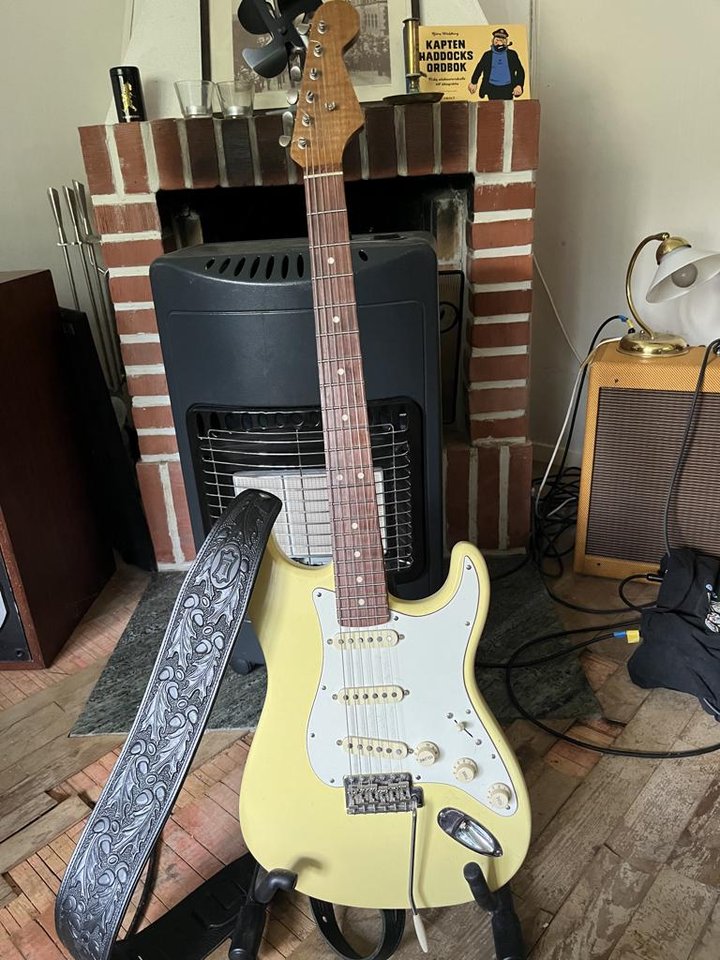Yngwie Strata