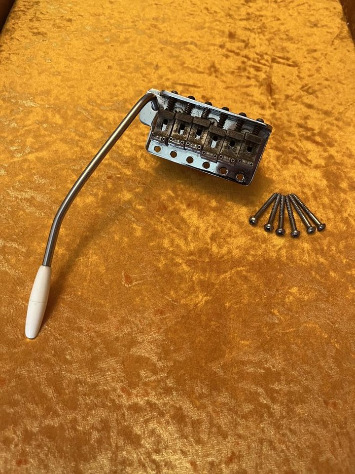 Fender stratocaster tremolo -...