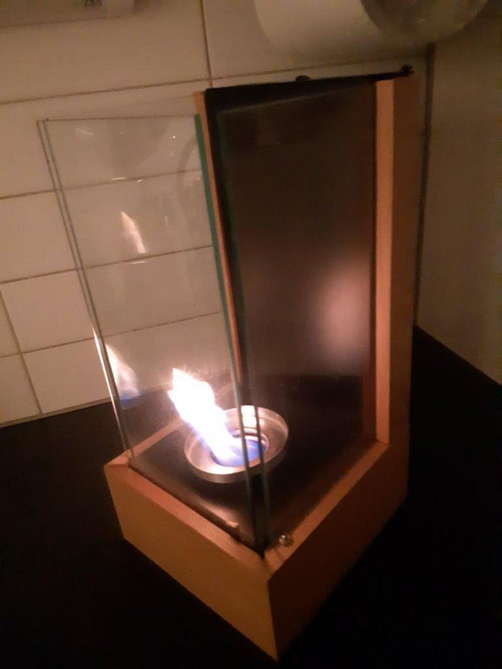 VÄGGKAMIN I MYCKET BRA SKICK.