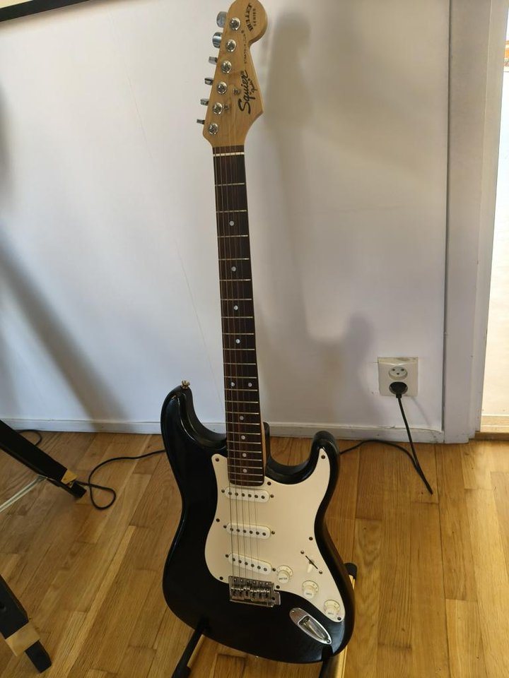 Squier "BULLET" Stratocaster 