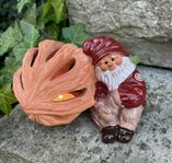 Gabriel Keramik Ljuslykta. Tomte med Valnöt.