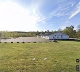 Kommersiell byggnad i Torup med stor tomt