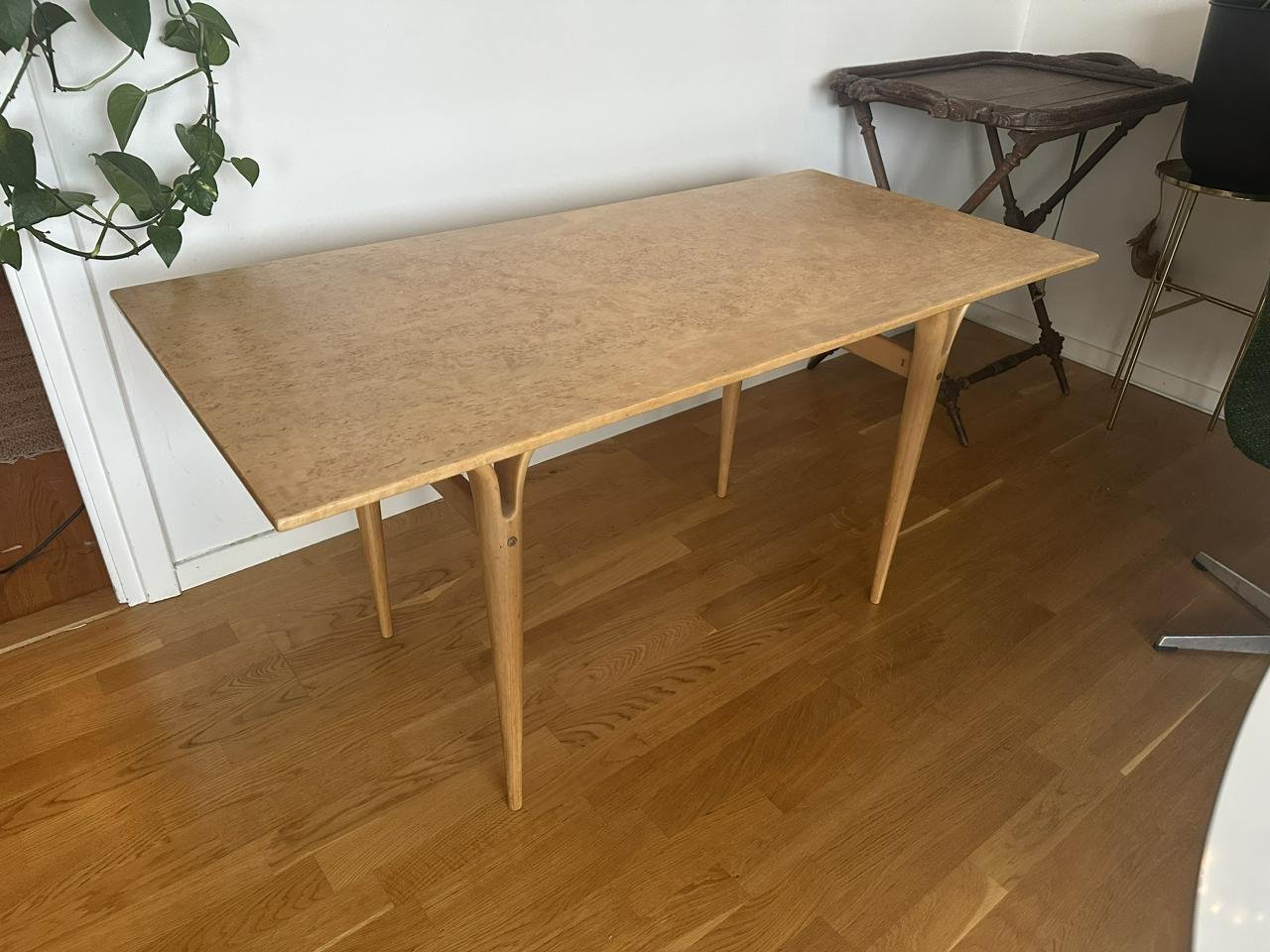 Soffbord i masurbjörk från Br...
