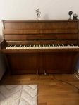 Piano i gott skick bortskänkes