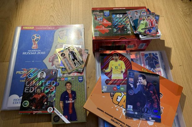 Fotbollkskort säljes i Härryda Blocket