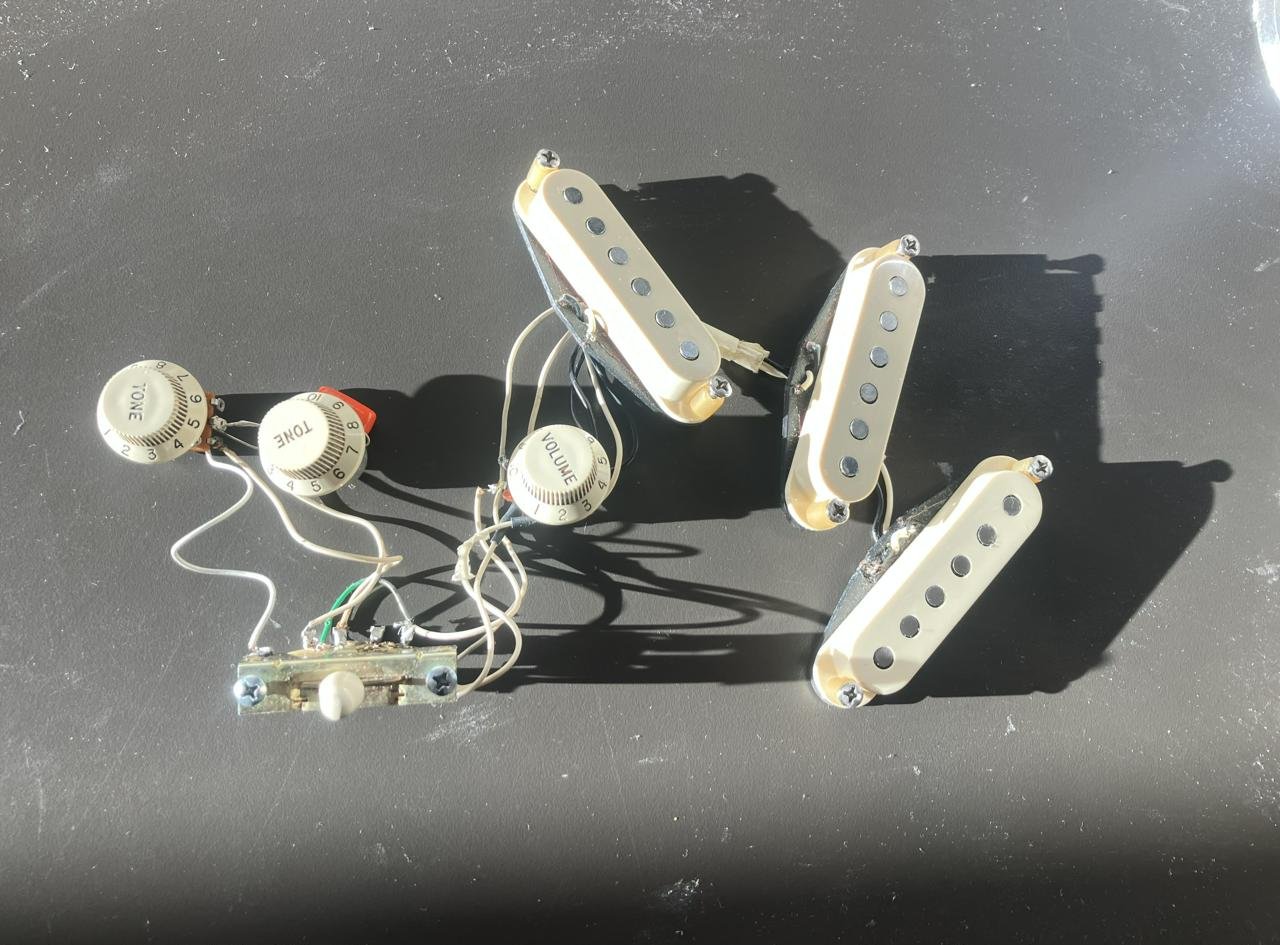 Fender Strata mickar