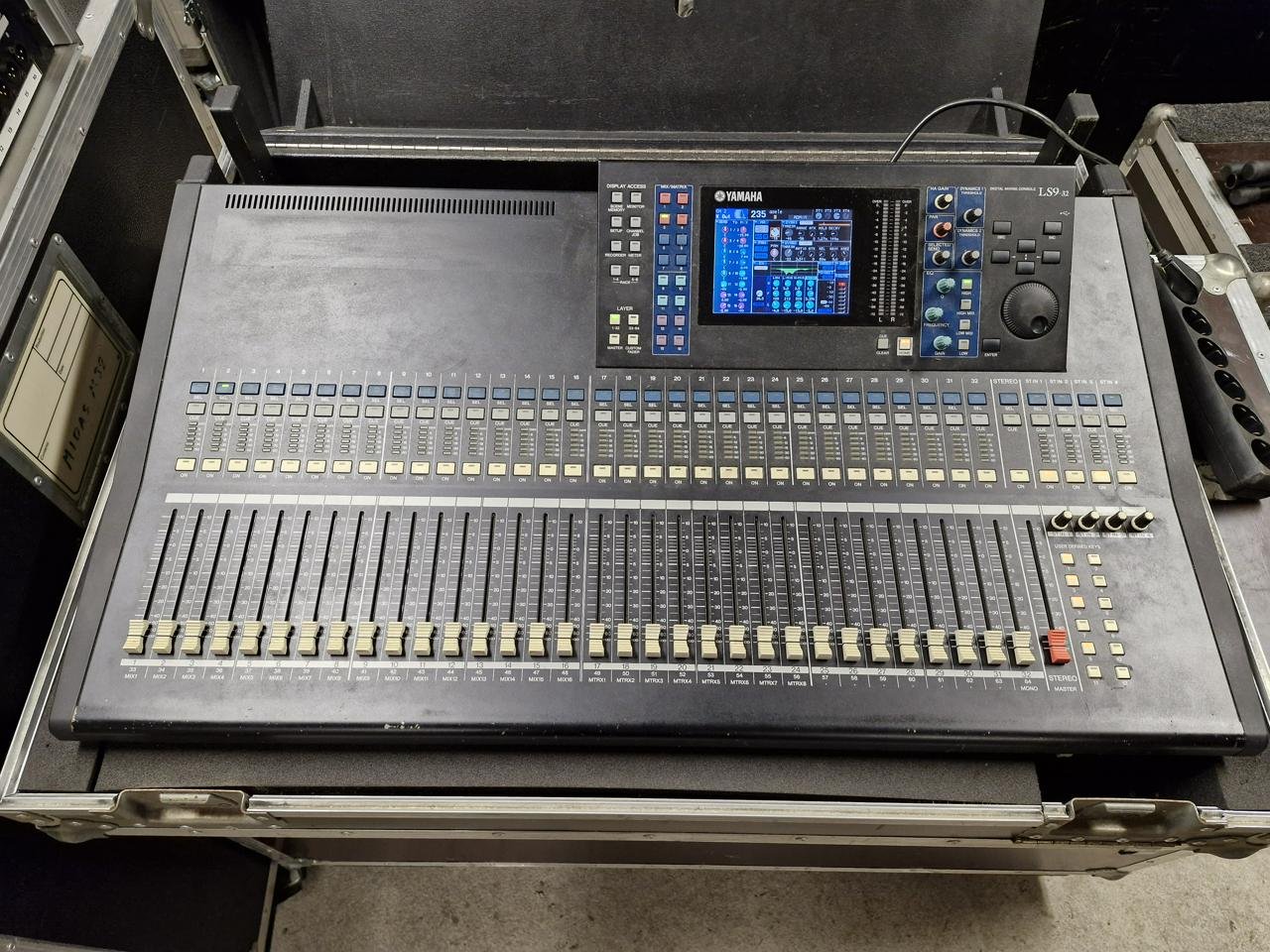 Yamaha LS9-32 + SB 168-ES