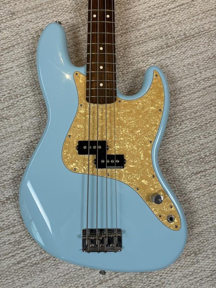 Fender Mark Hoppus Jazz Bass ...