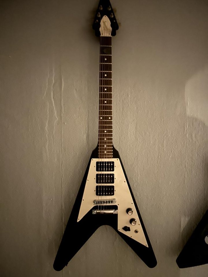 Gibson flying v 3pu faded