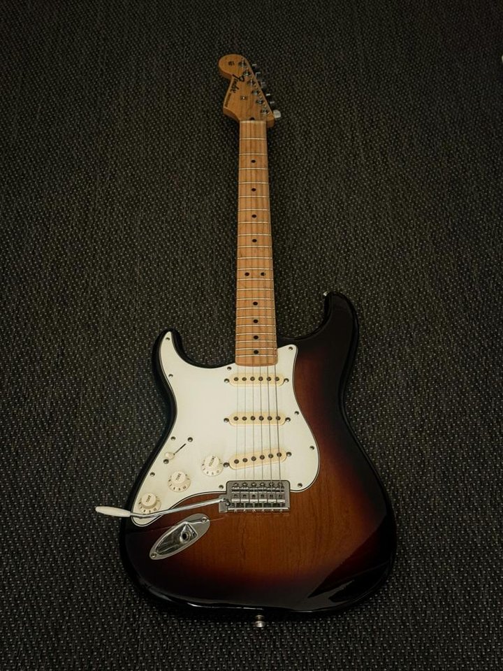 Fender MIM Stratocaster 2017 ...