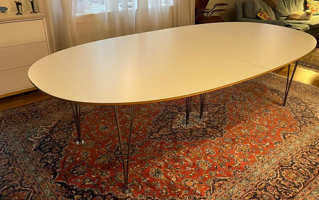 Superellipsbord (Bruno Mathsson)