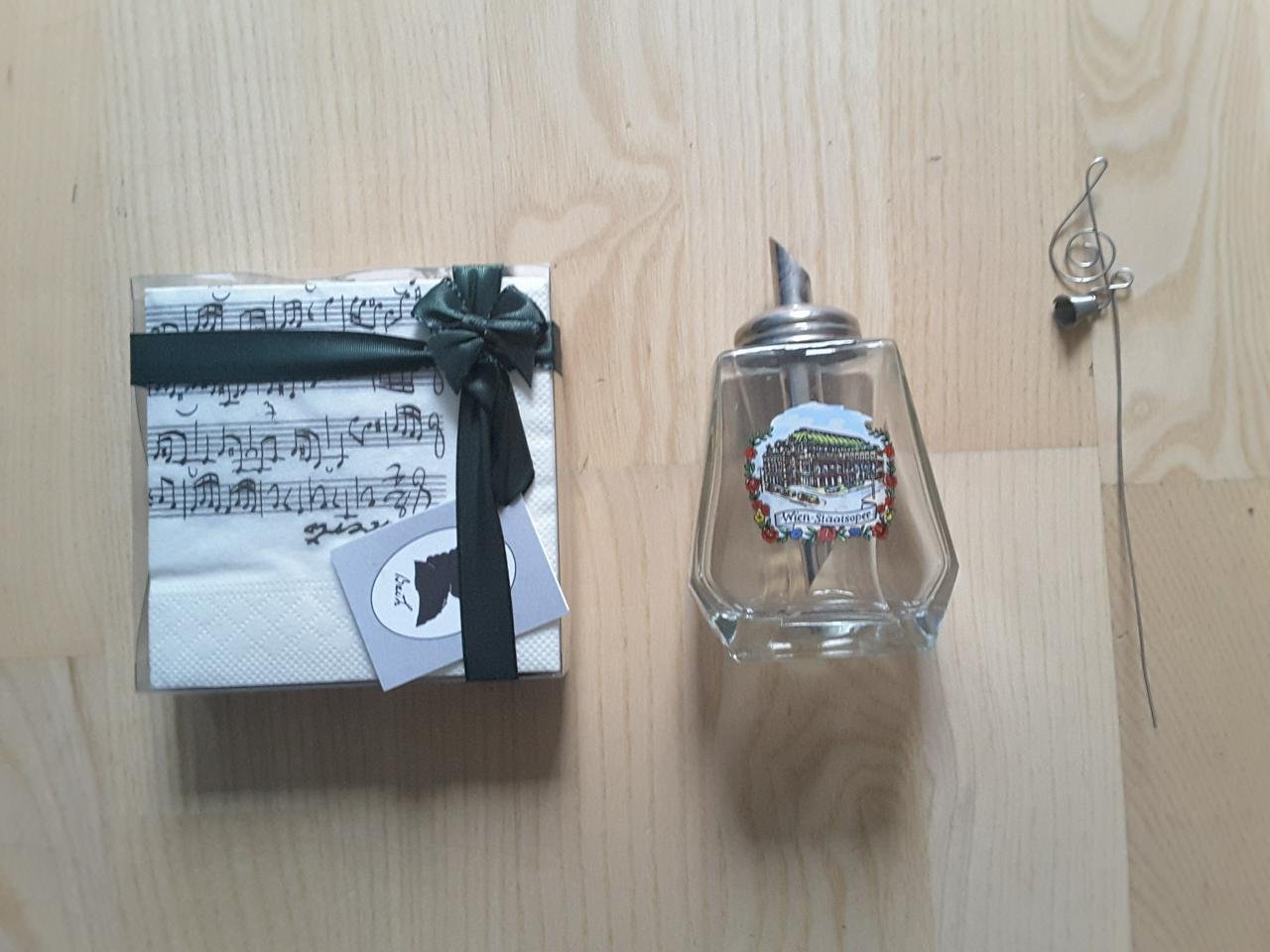 Saker m musiktema, servetter,...