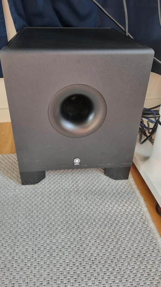 Yamaha HS8s