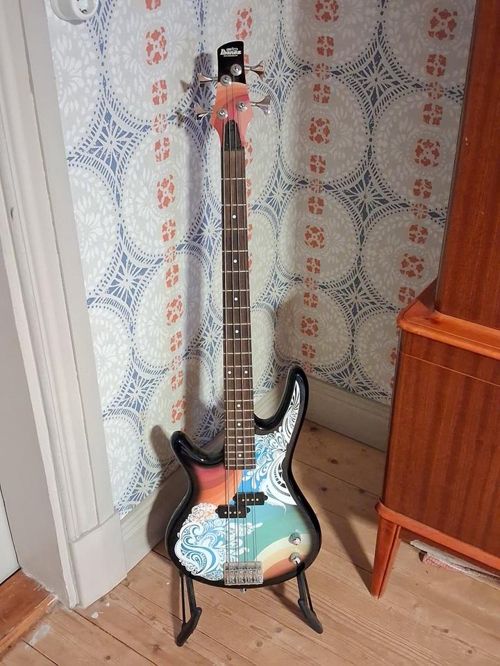 Ibanez bas