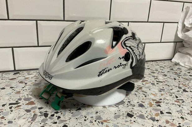 Spectra Cykelhjälm MIPS (stl 46-52cm) säljes i Stockholms stad
