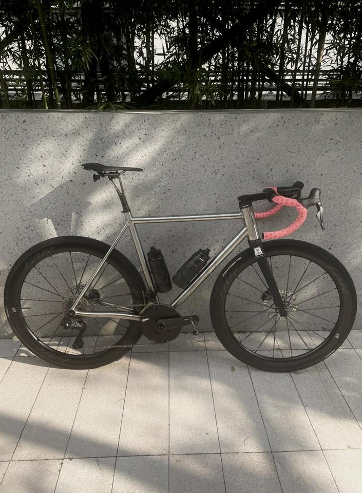 Custom Ti cykel