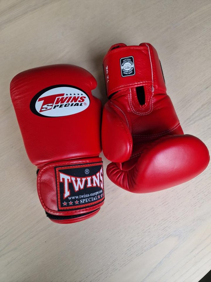 Boxningshandskar samt benskydd 