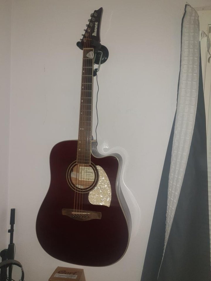 Halvakustisk gitarr IBANEZ 