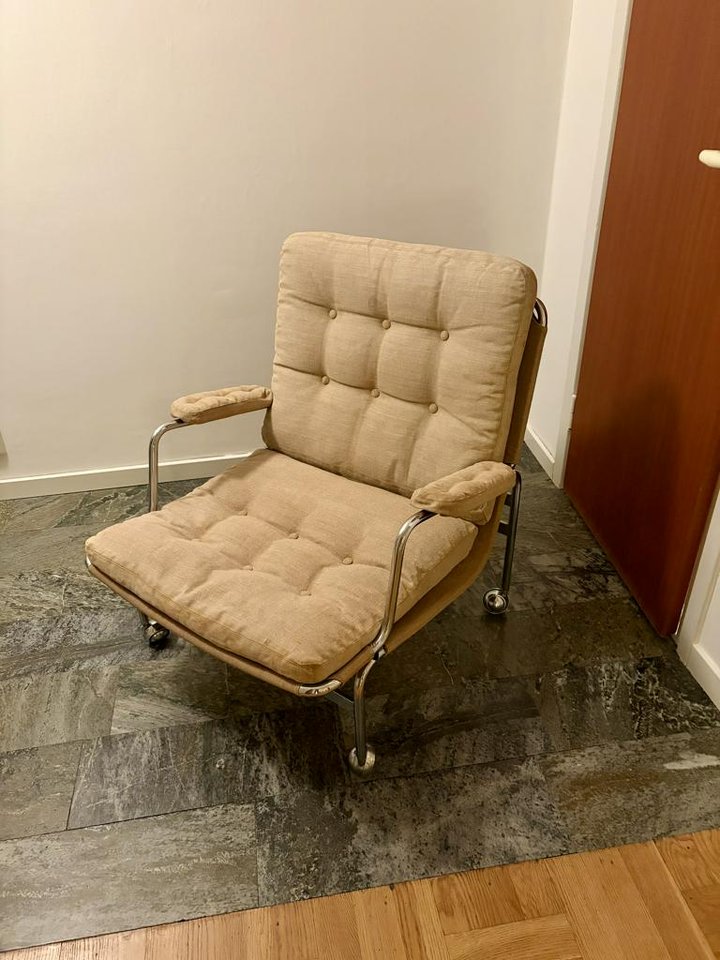 Karin 73 fåtölj, av Bruno Mat...