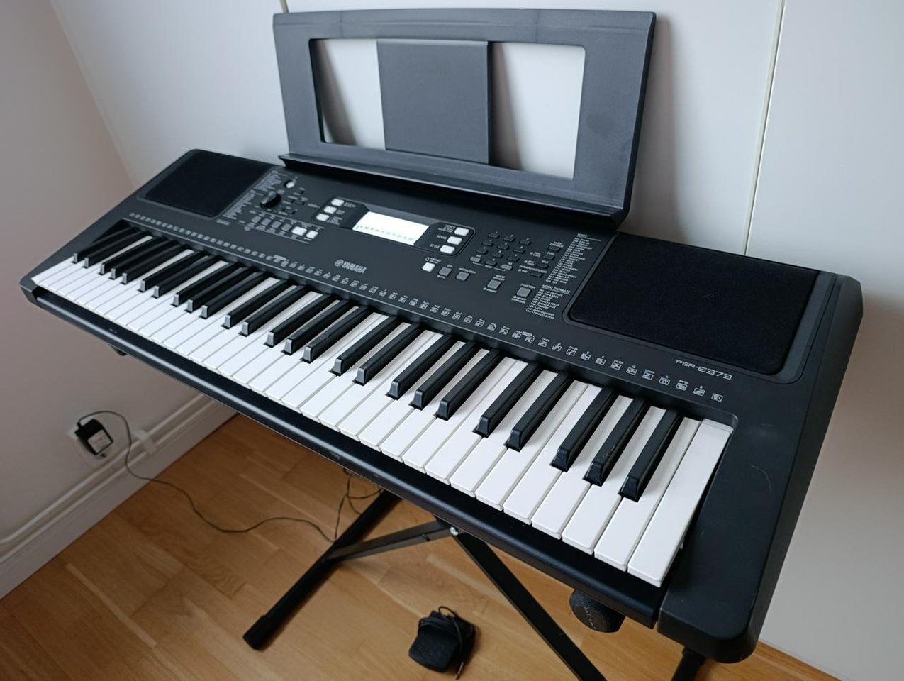 Yamaha PSR E373 Keyboard full...