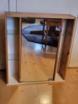 Vitrinskåp, hörn. Spegelskåp furu