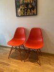 2 st Eames DSW stolar i Poppy Red/Golden Maple