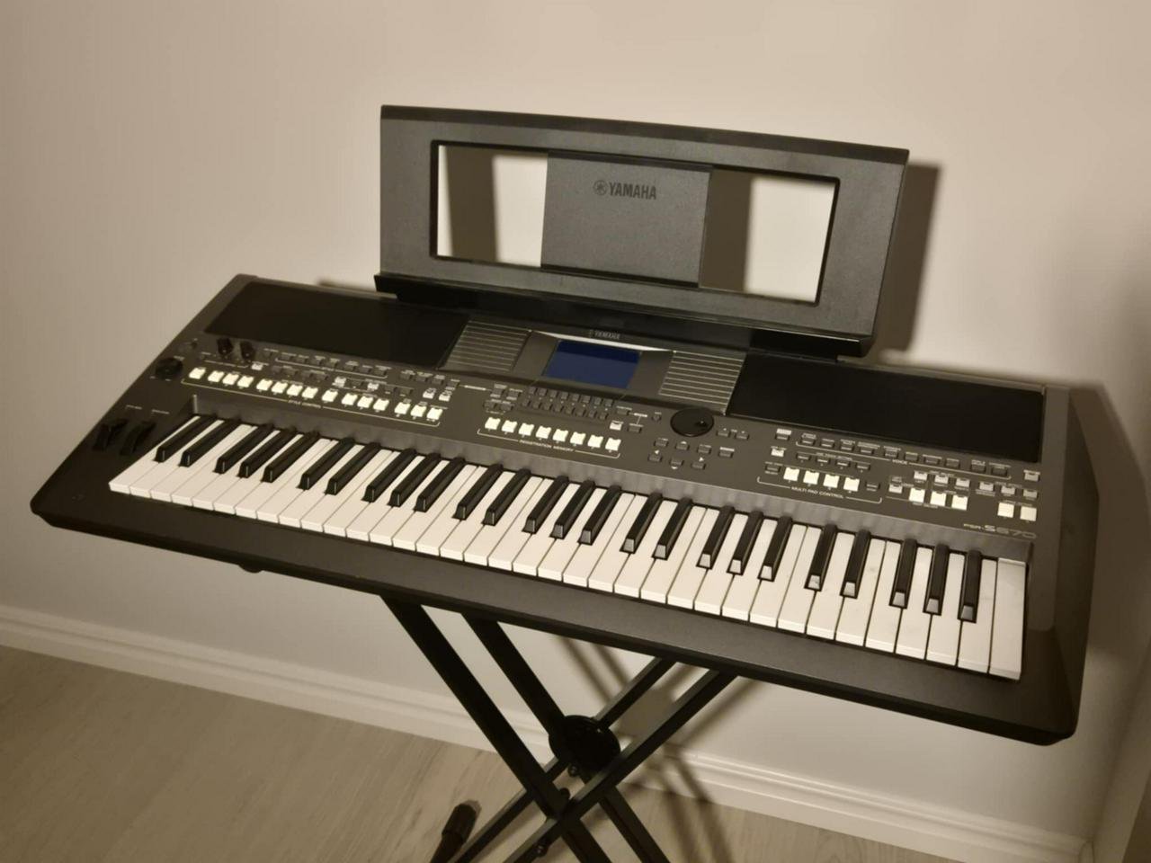 YAMAHA PSR-S670 Keyboard