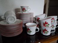 12 koppar med fat och assietter för kaffe eller glögg