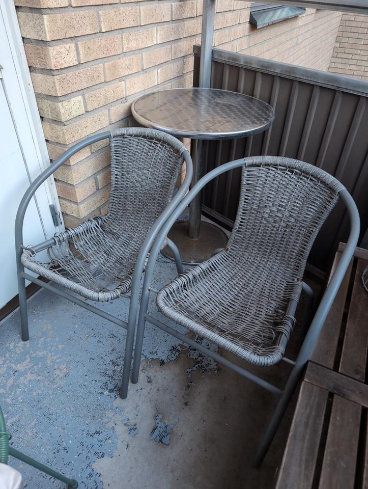 Utemöbler - bord och stolar -...