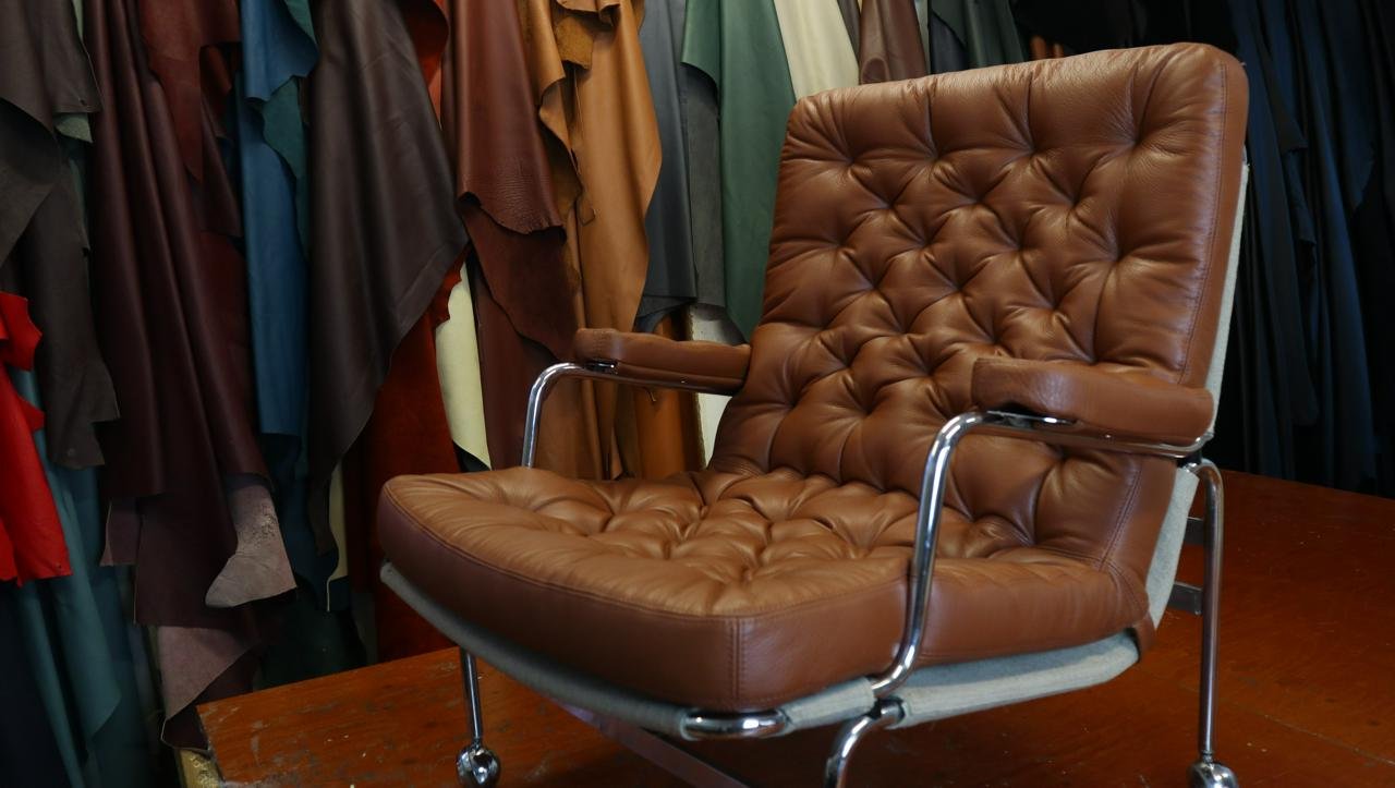 Karin Fåtölj i färgen cognac