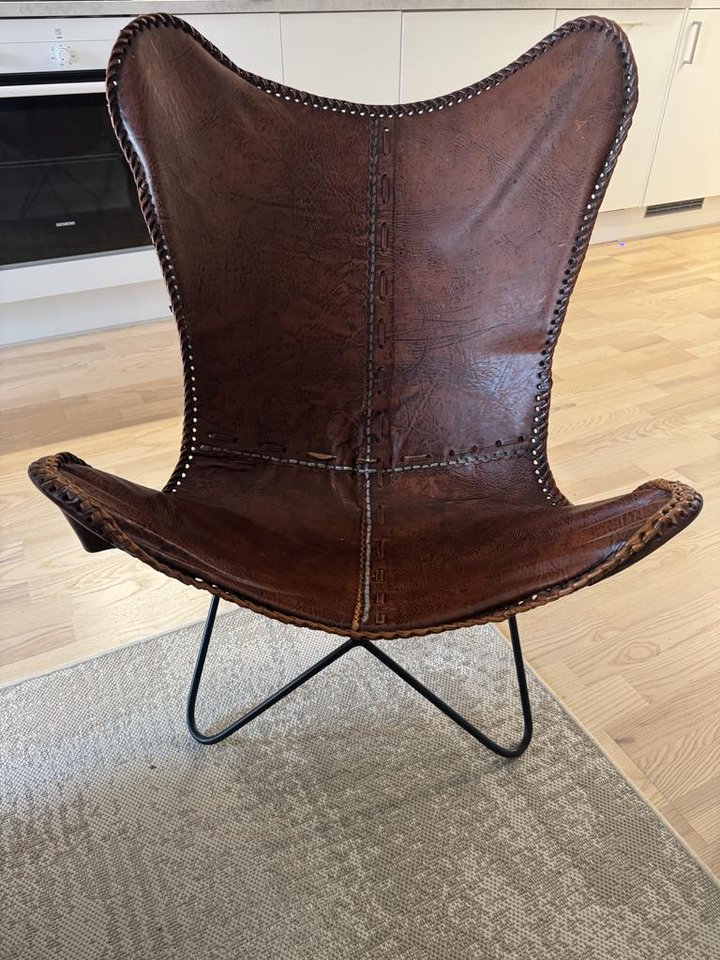 Snygg läderfåtölj / Butterfly...