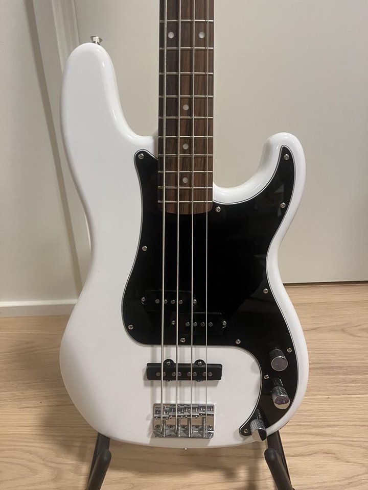 Squier Affinity Precision Bas...