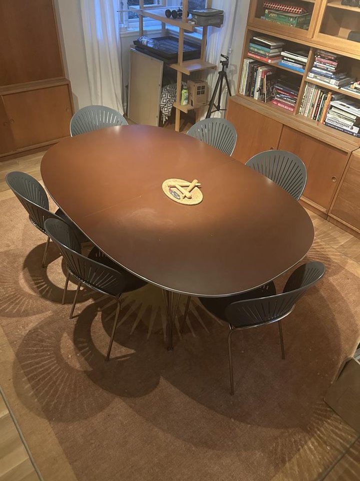 Superellips av Bruno Mathsson