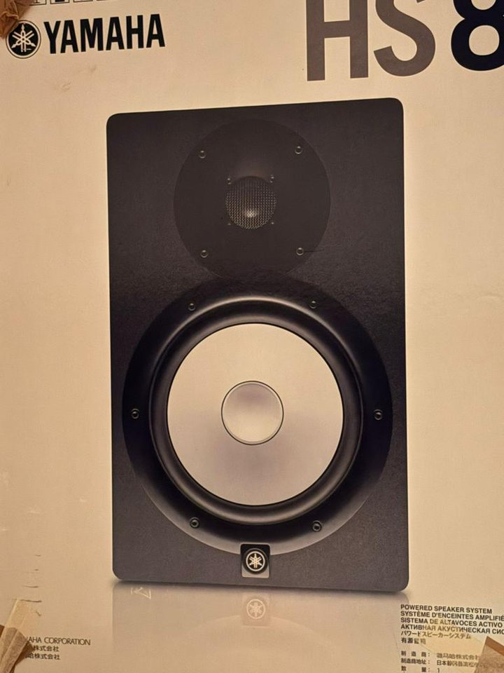 Yamaha HS8