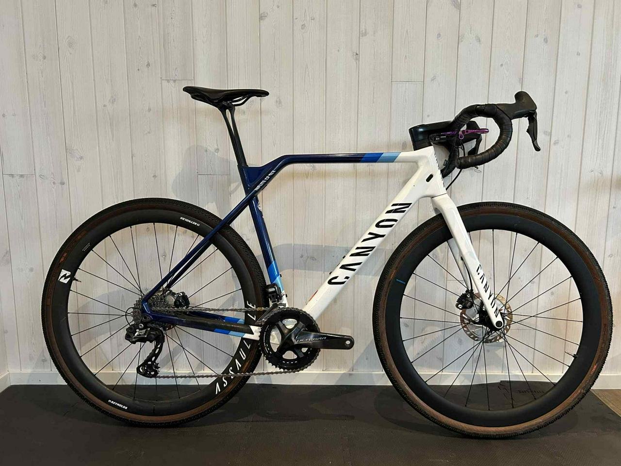 Canyon Inflite CF SLX 9 Editi...
