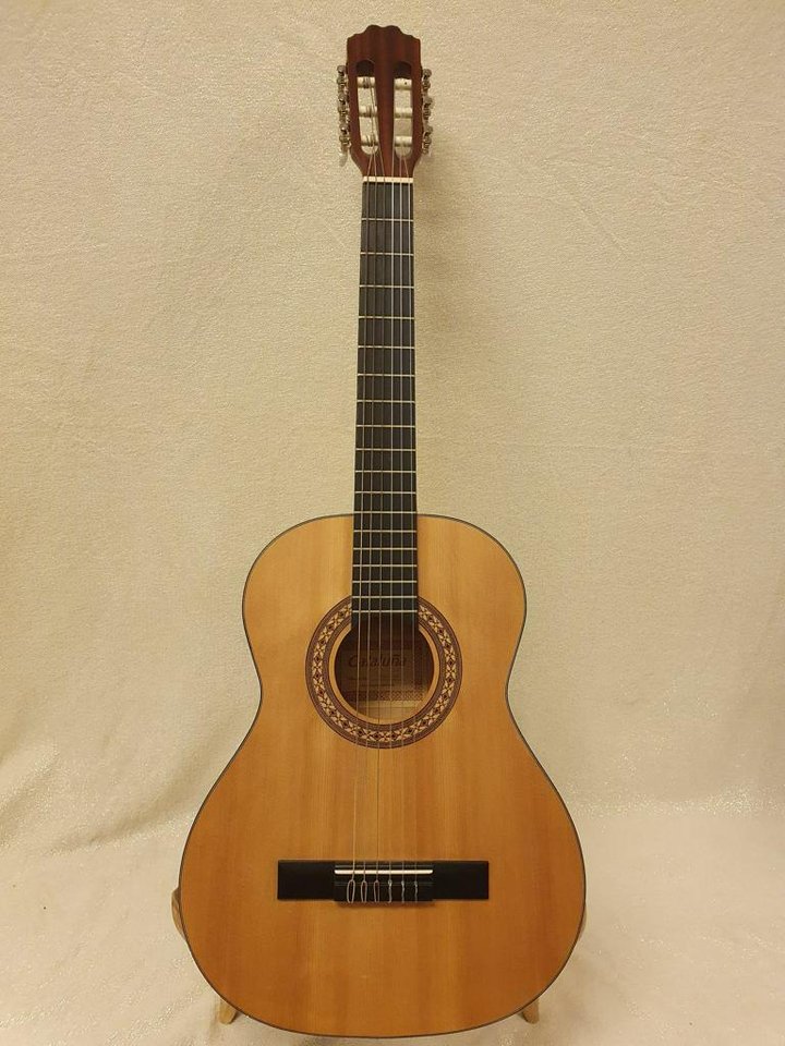 Finfina Klassiska gitarrer