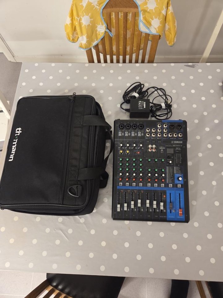 Yamaha mg10xuf med väska