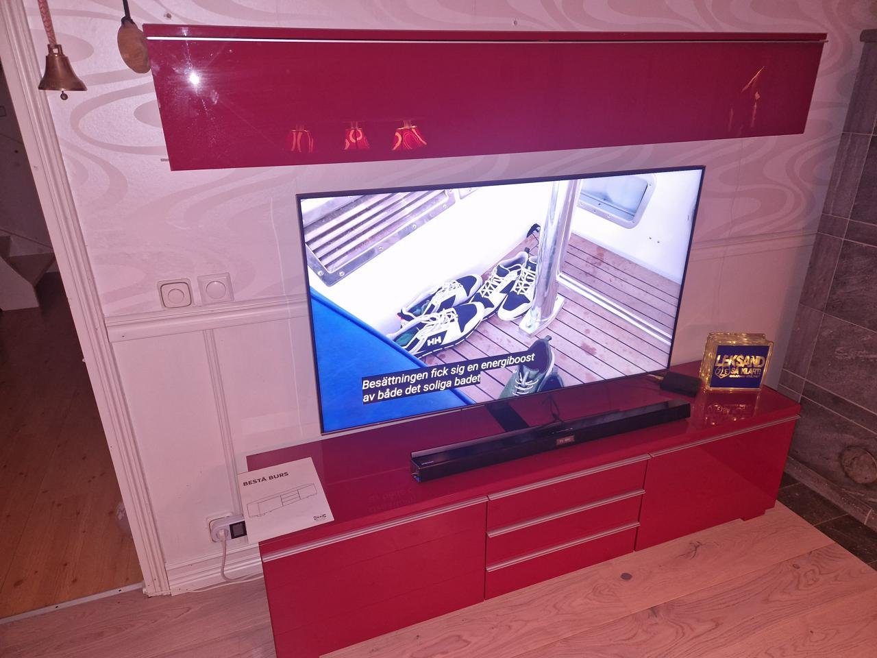 TV-bänk och väggskåp