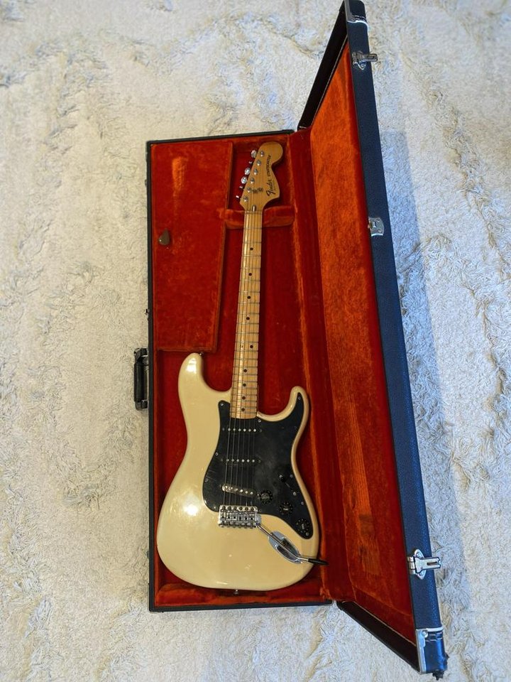 1977 Fender Stratocaster Olym...