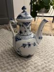 Royal Copenhagen nr 518, musselmalet, halvblond Kaffekanna.