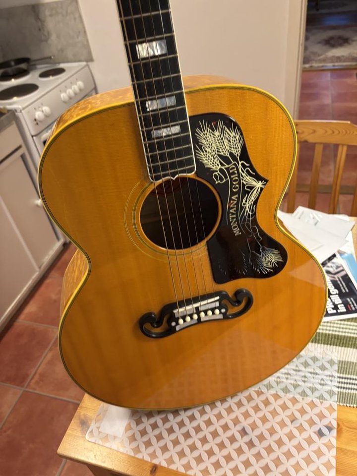 Gibson SuperJ200 Montana Gold...