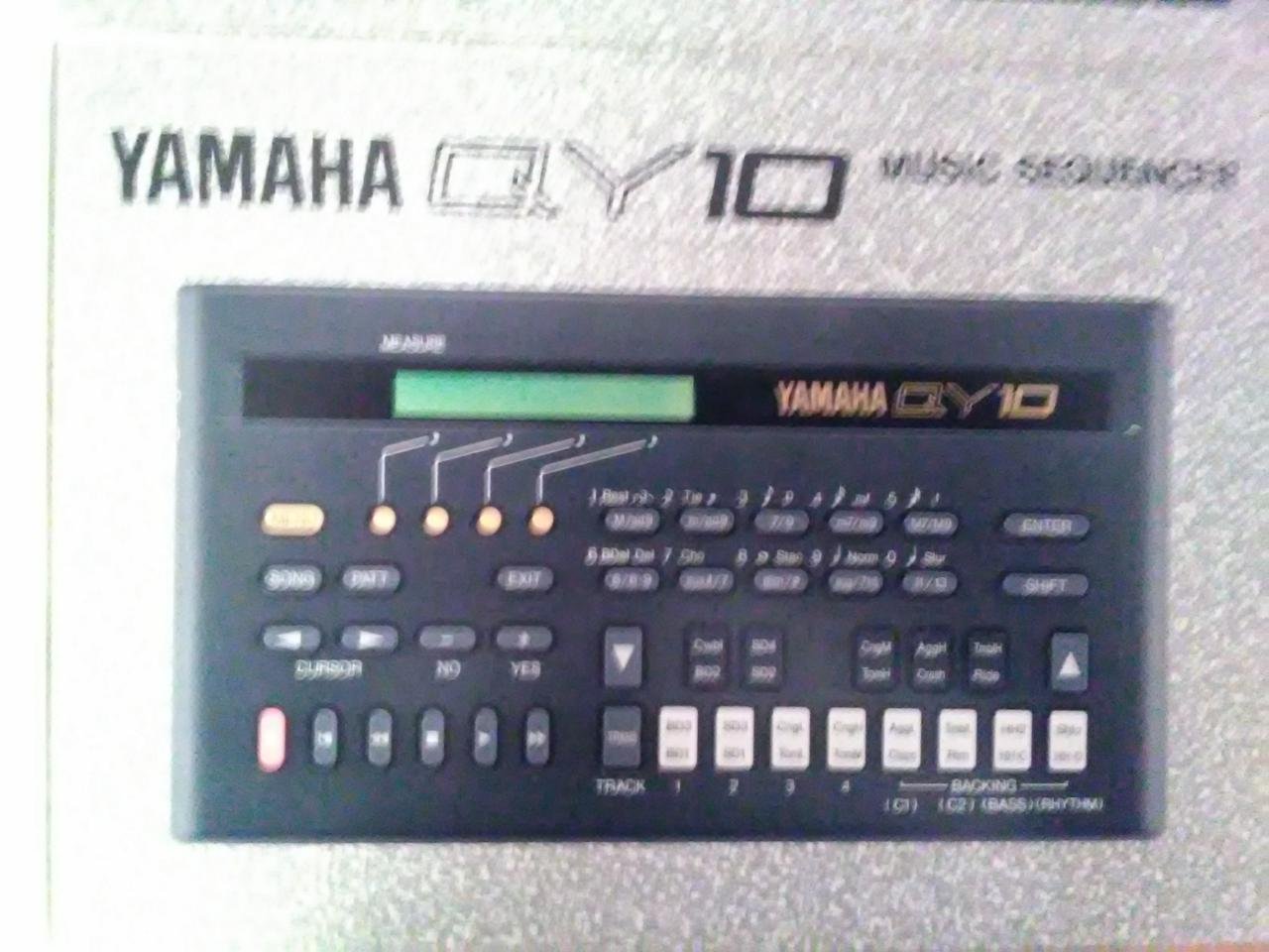 Yamaha QY10 music sequencer
